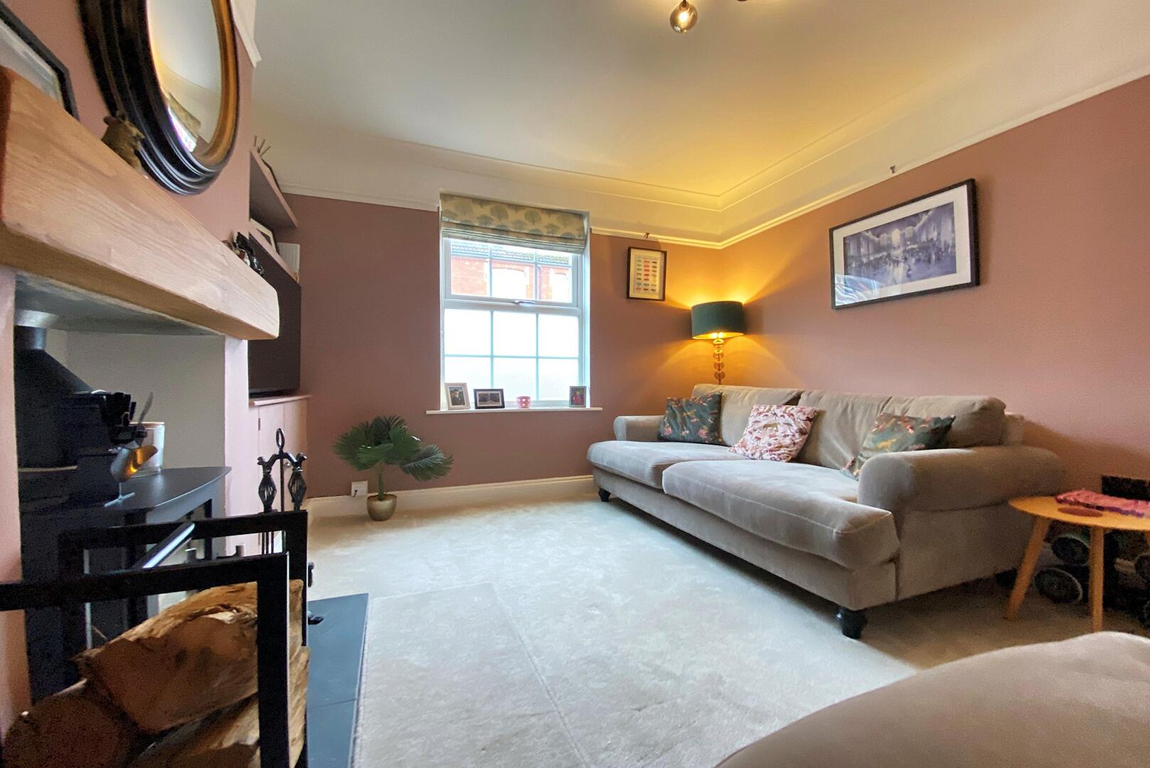 4 bed property in Western Road, Stourbridge